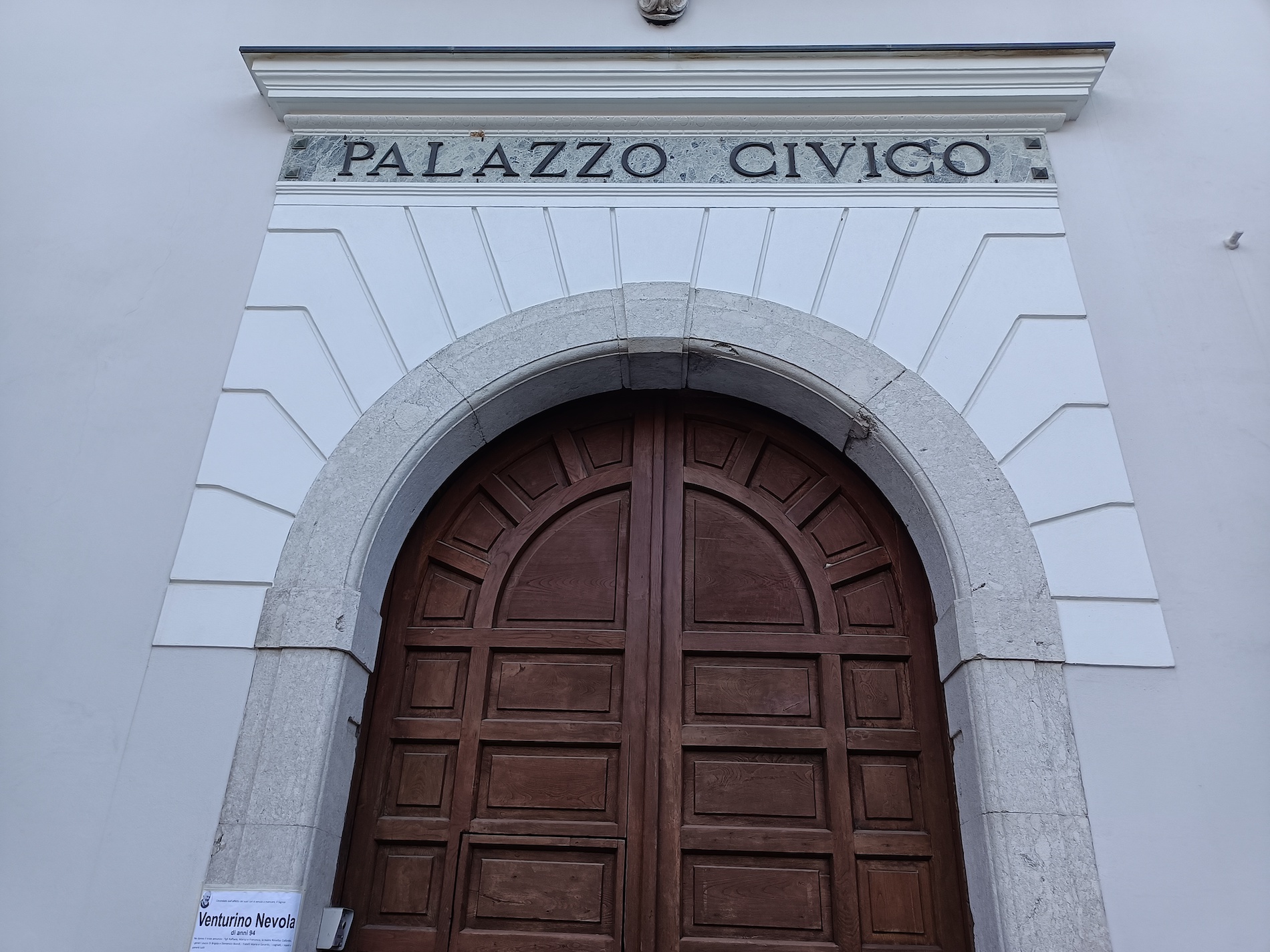 Image default